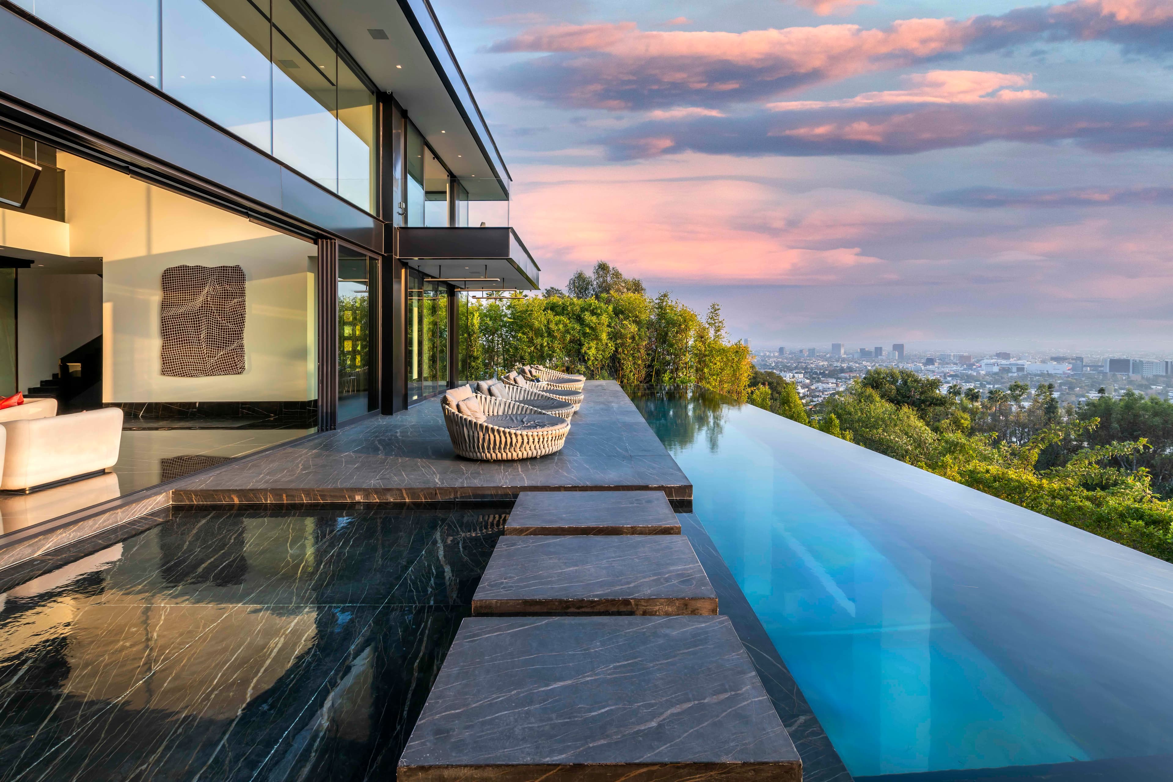 Villa London