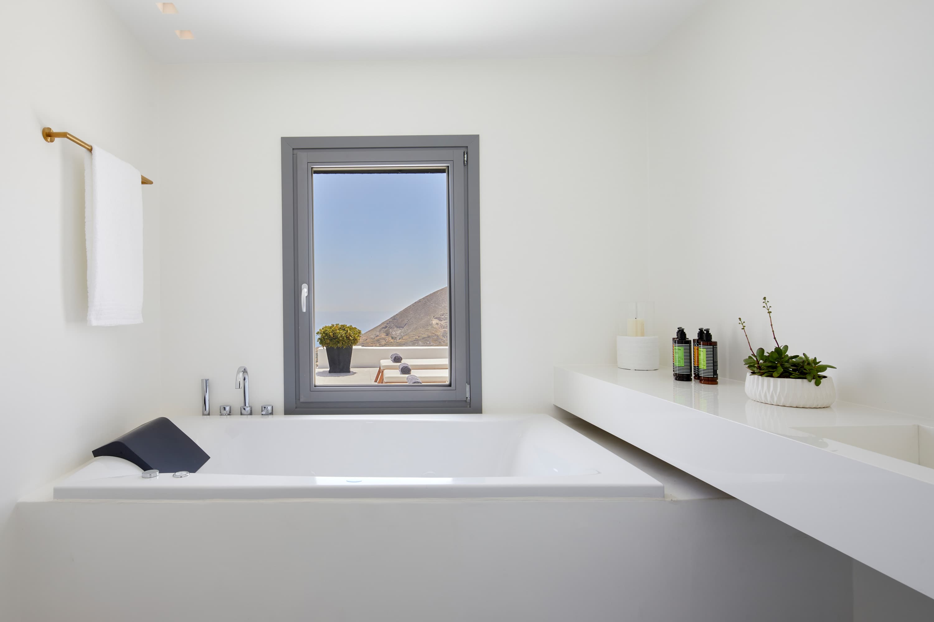 Kamini White — image 8