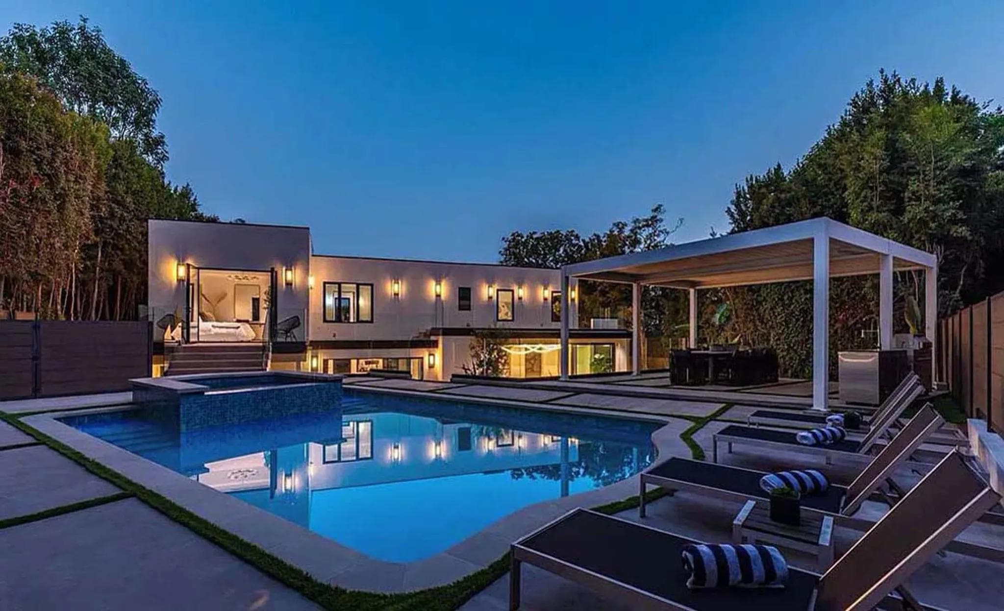 Villa Crest — image 36