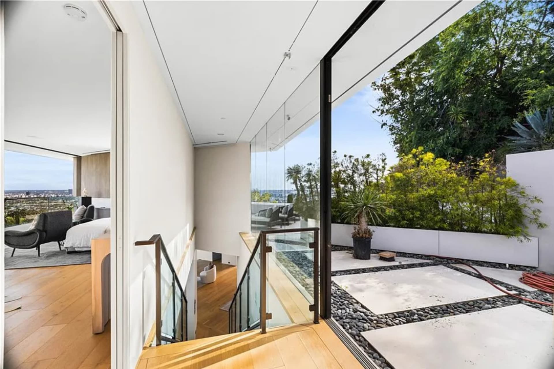 Villa Glass — image 20