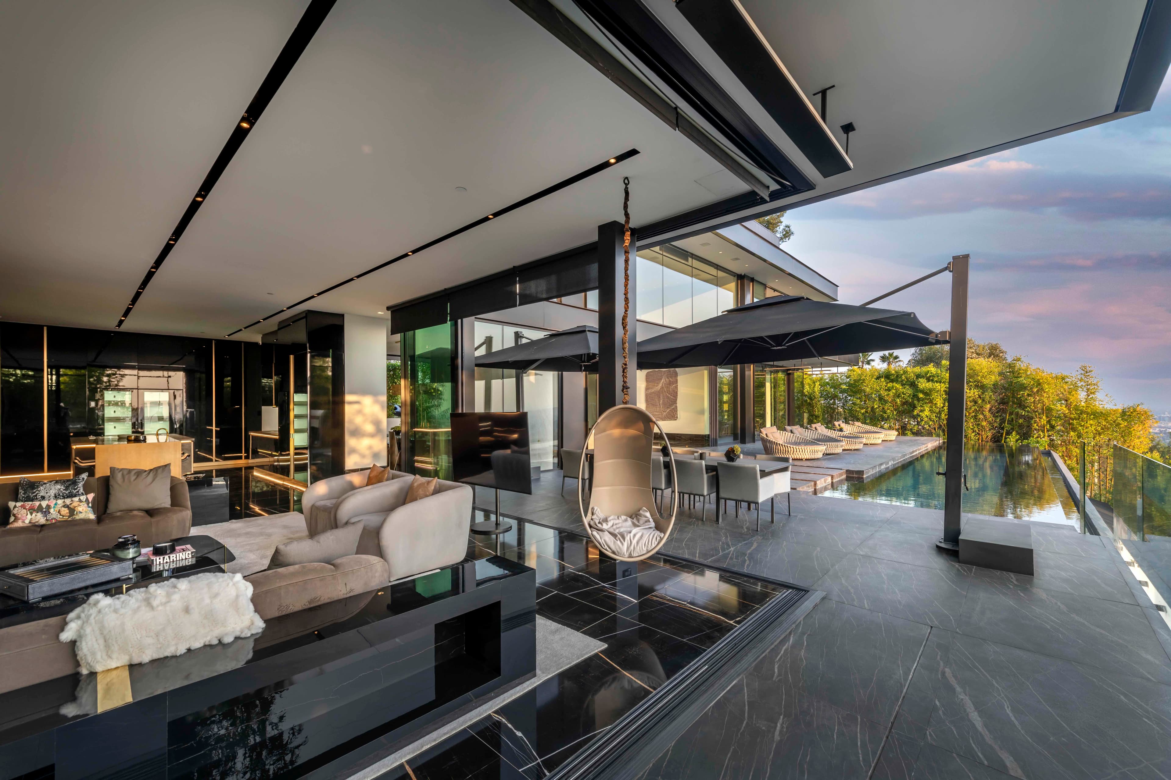 Villa London — image 20