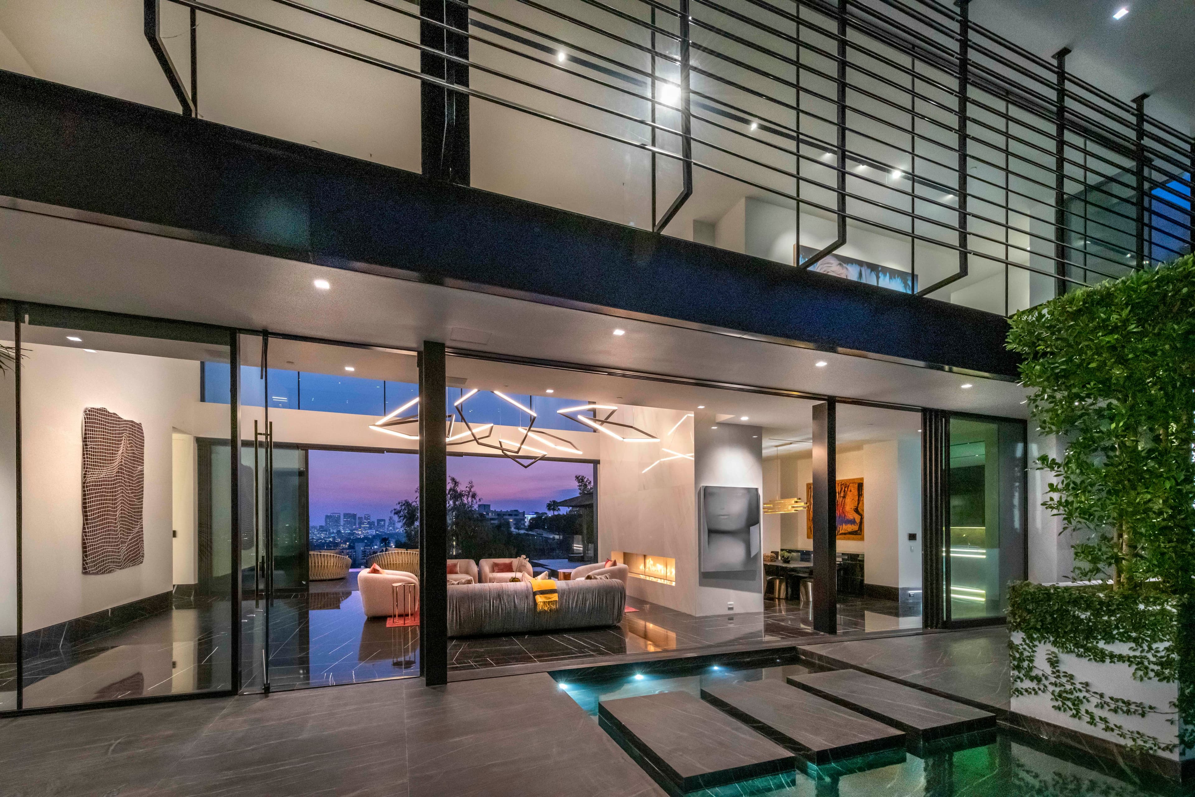 Villa London — image 37