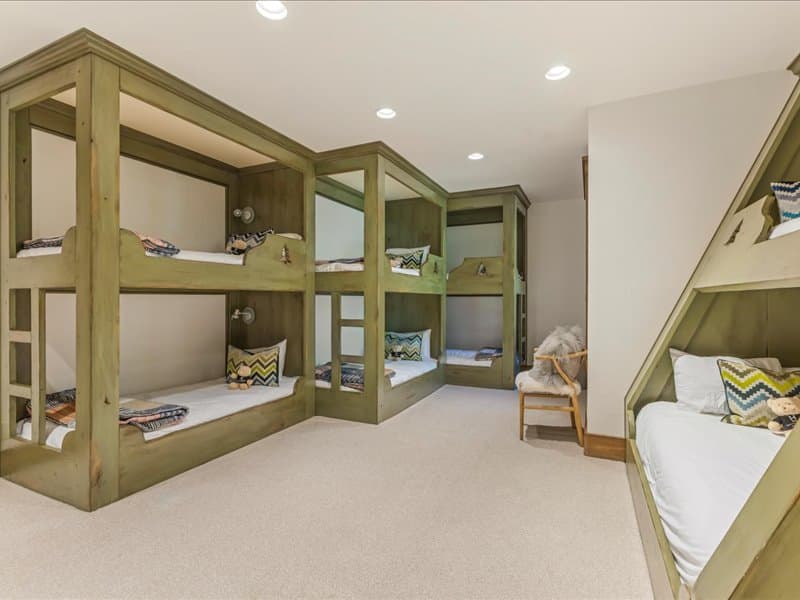 Bedroom 7 Bed Bunks